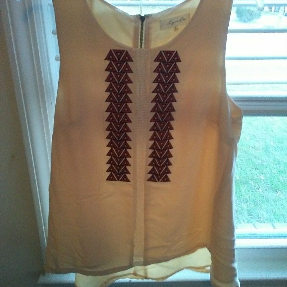 Beautiful dressy tank blouse looks great work blaz